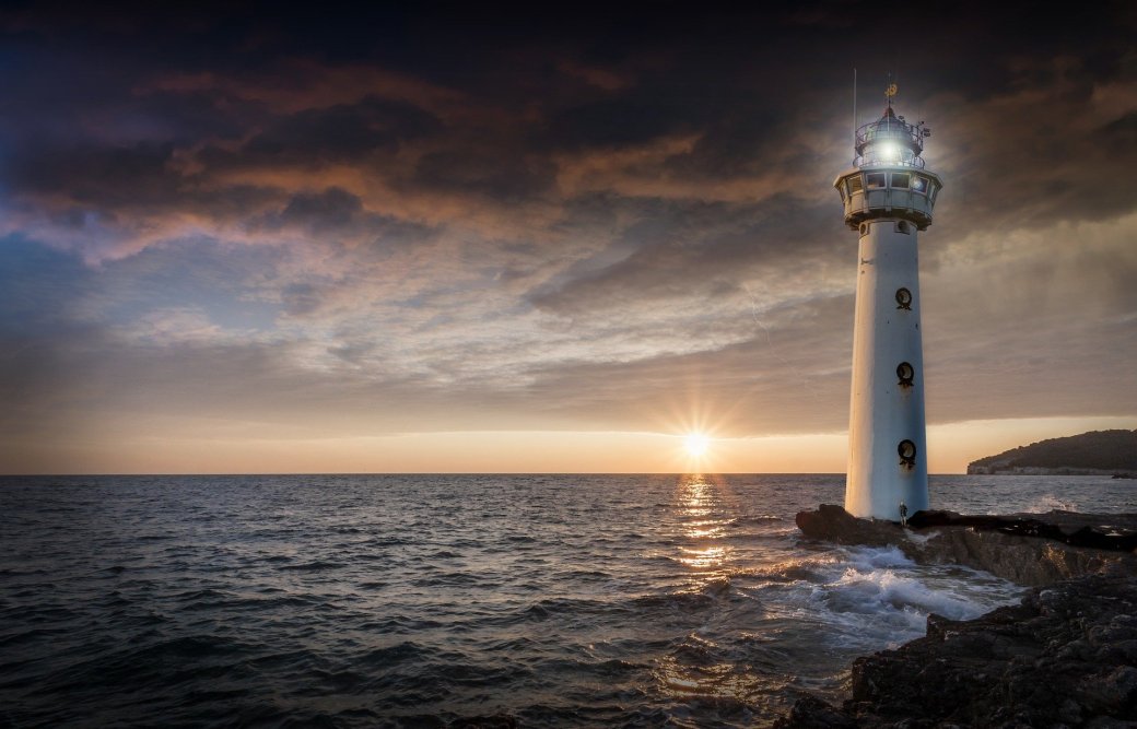 lighthouse-2372461_1920